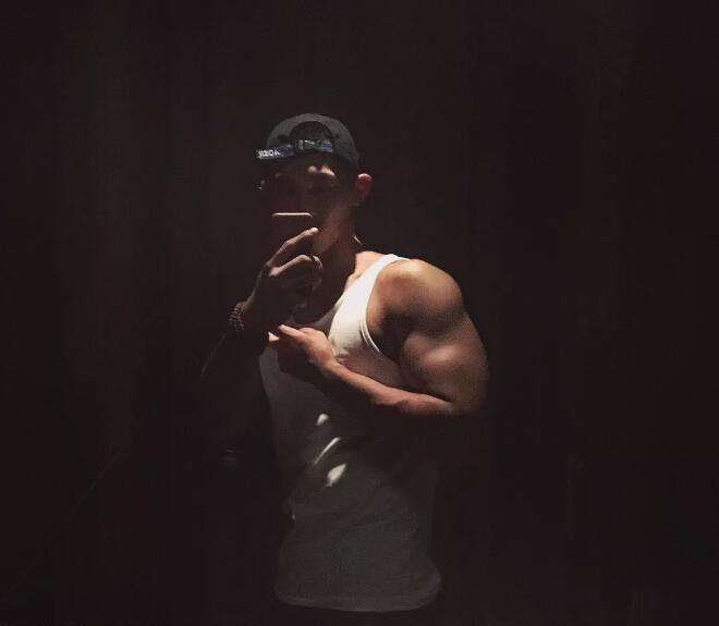 前^后^翘的痞帅长腿big筋霸，一看就很厉害的肌肉男！ - 51虹马